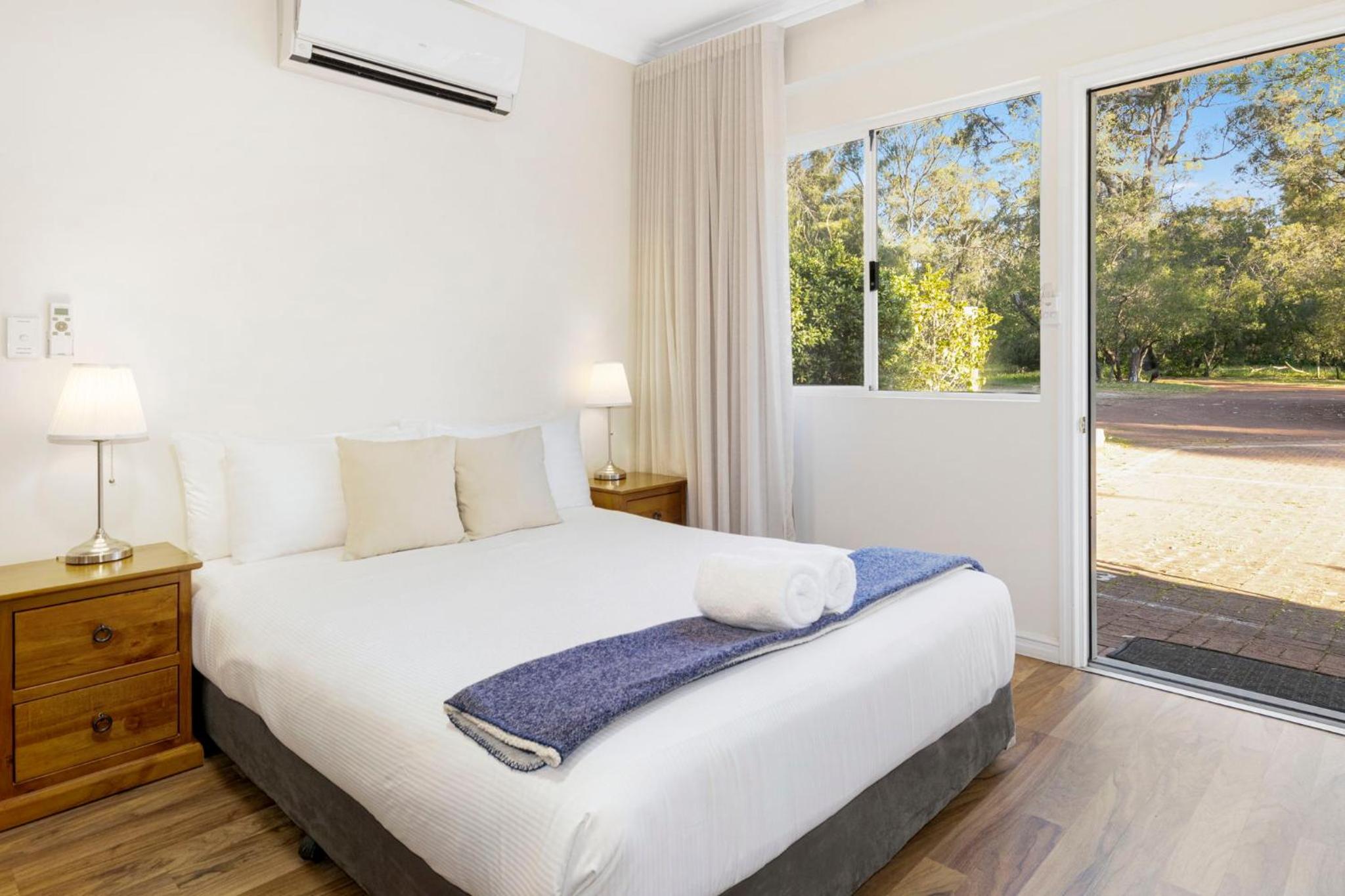 Inn The Tuarts Guest Lodge