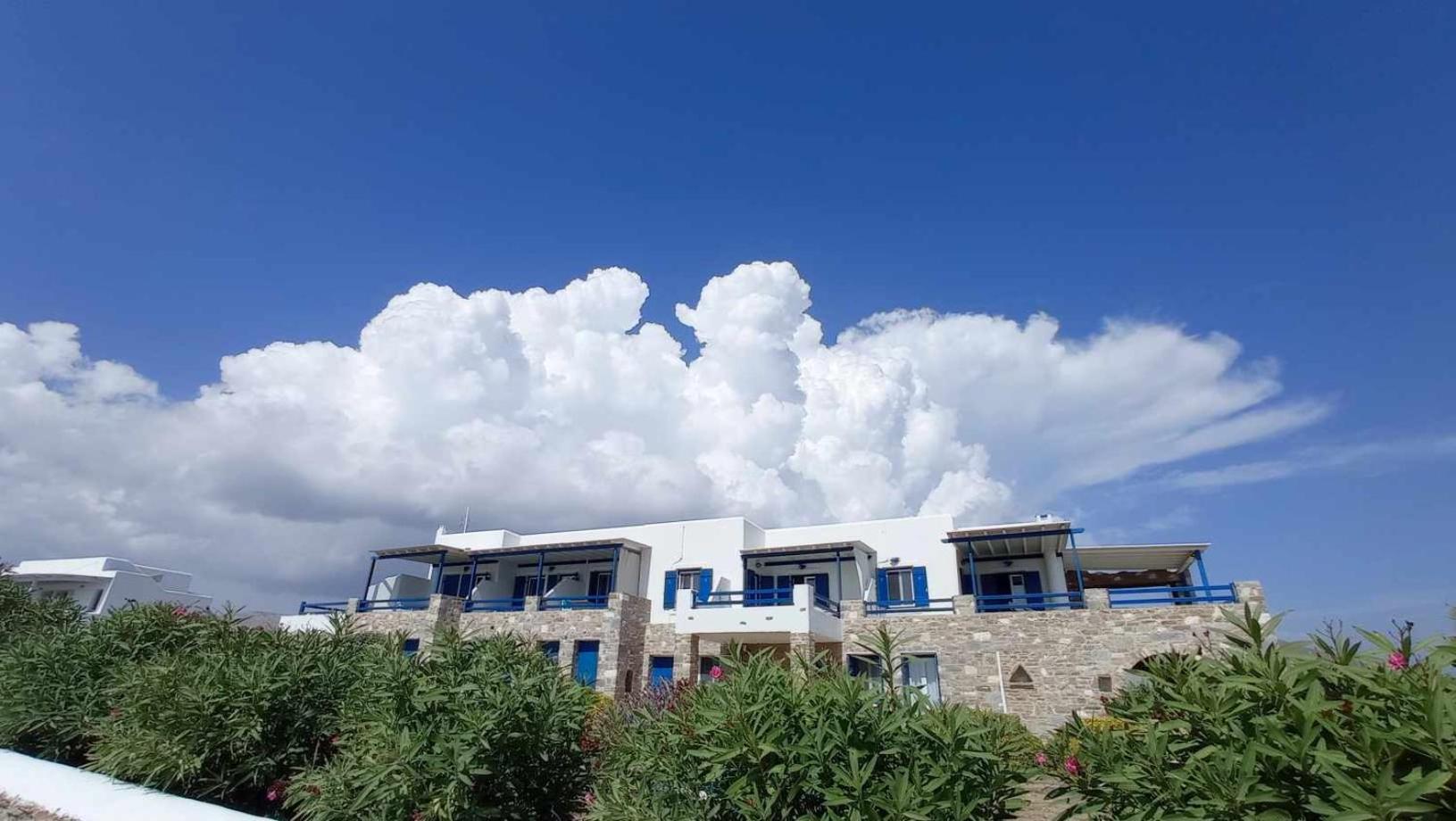 Aura Paros