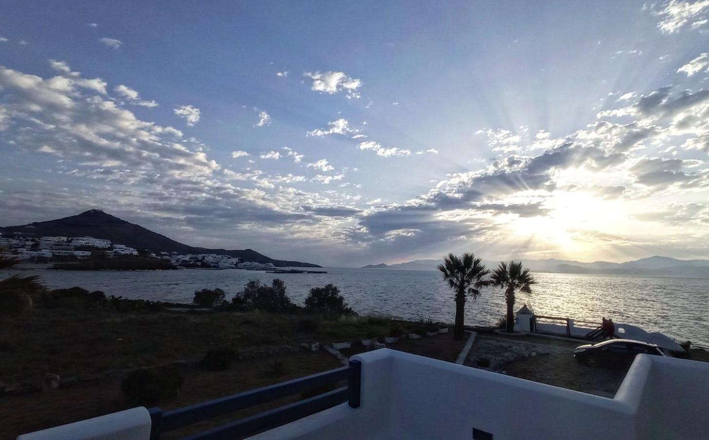 Aura Paros