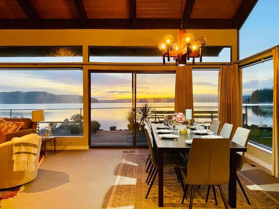 Hood Canal Relaxing beachfront oasis w/ King Bed view 4