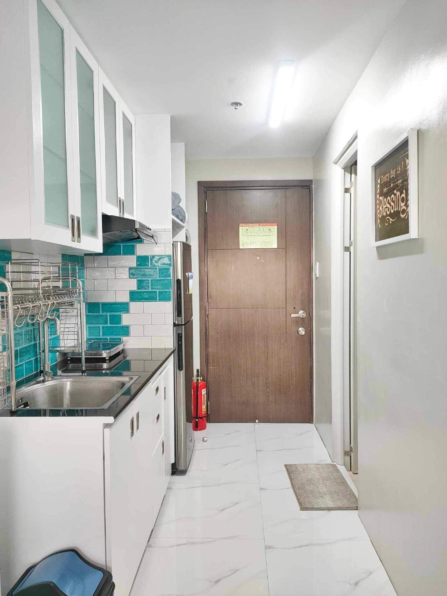 Best 10th floor Condo Studio at The Loop Limketkai Center Lucky 4 view 5