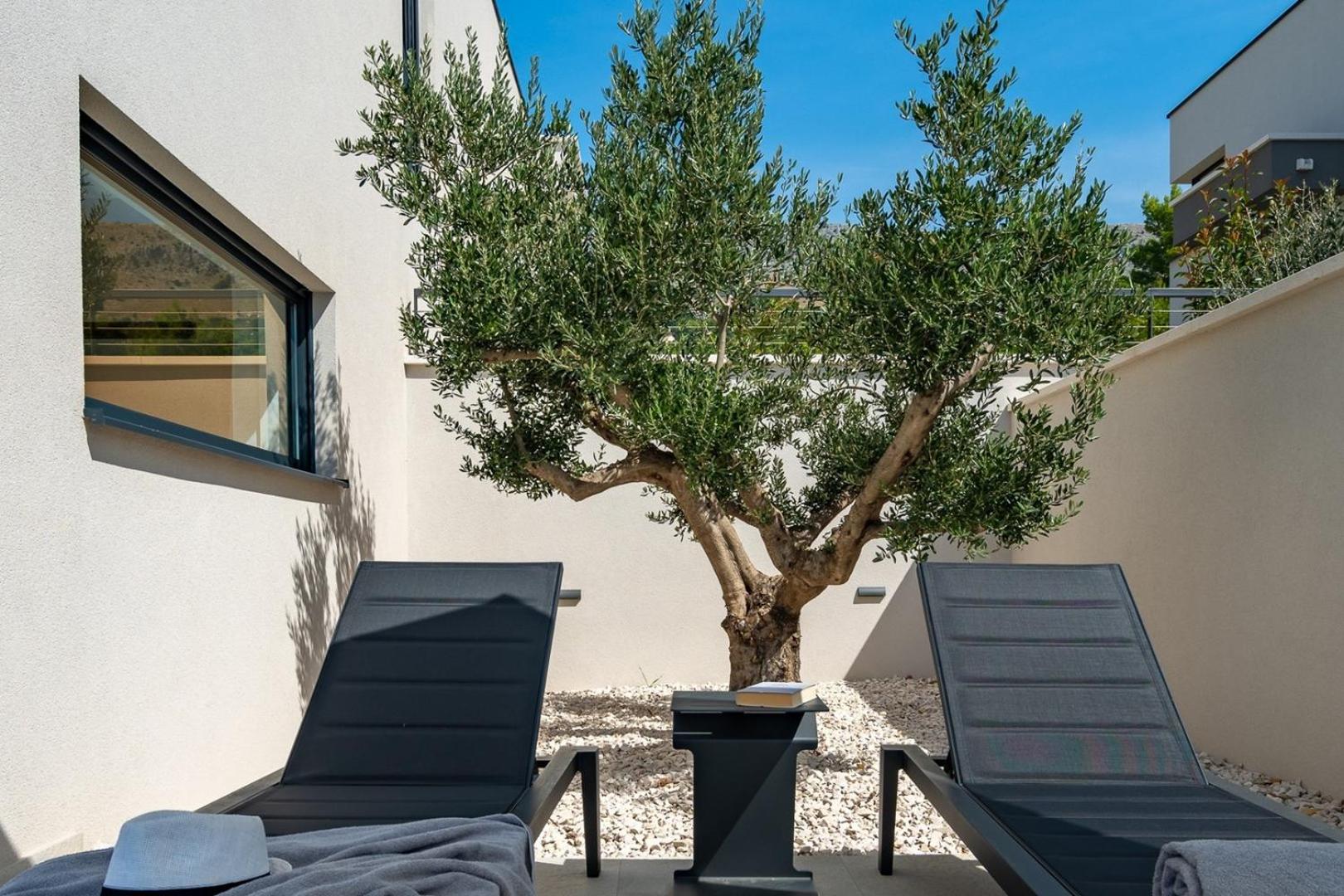 Stylish Villa Olea with heated pool and panoramic sea views view 4