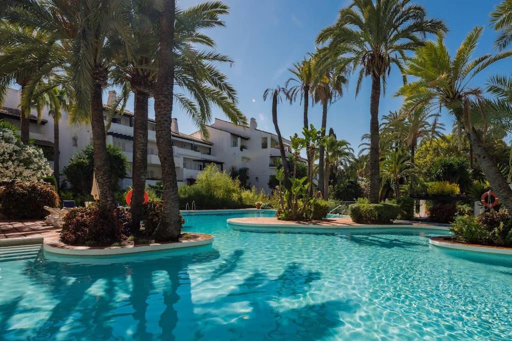 Exclusive 3-bedroom apartment in Puente Romano