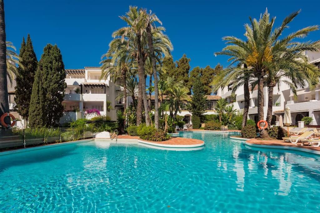 Exclusive 3-bedroom apartment in Puente Romano