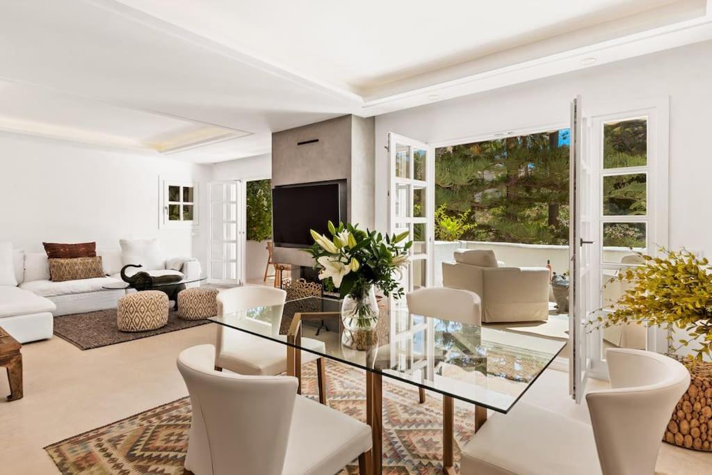 Exclusive 3-bedroom apartment in Puente Romano