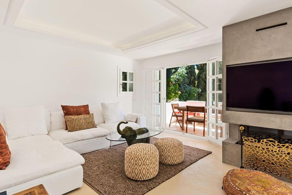 Exclusive 3-bedroom apartment in Puente Romano