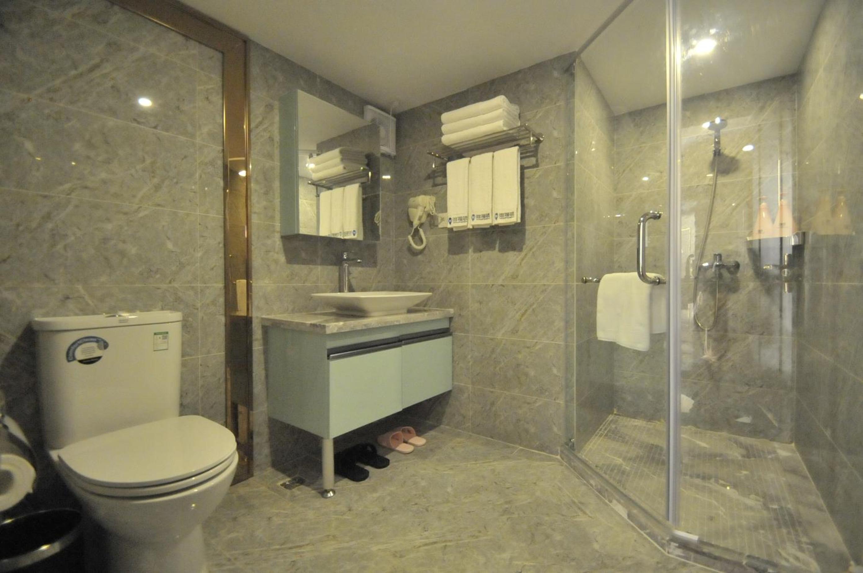 Waifiden Duplex Apartment Zhongyong Jinyu Building-Free Shuttle Bus to Canton Fair