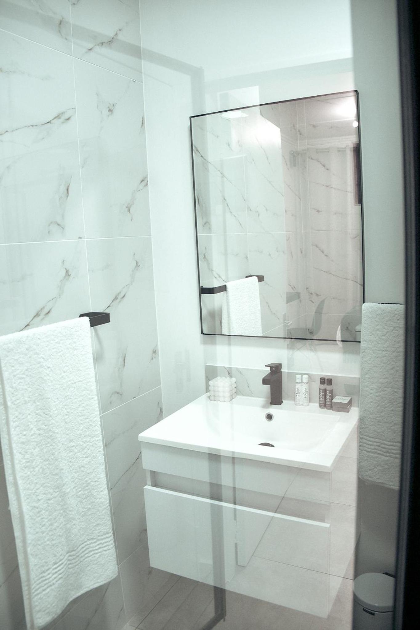 Medon Luxury Suites with power back up Bryanston Sandton