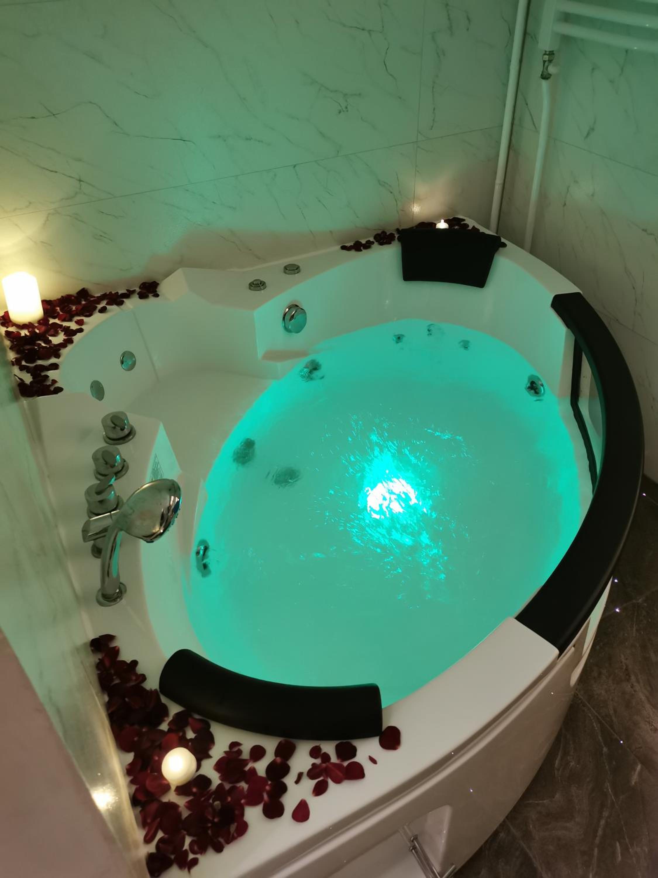 Princ Lux jaccuzi and sauna with free parking view 5
