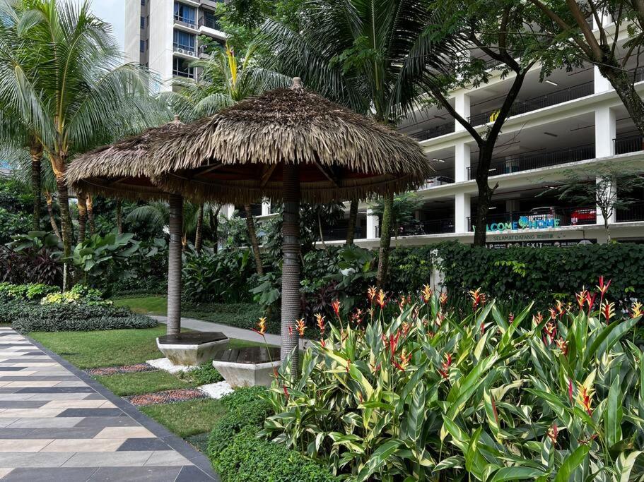Central Park, Tampoi by Antlerzone