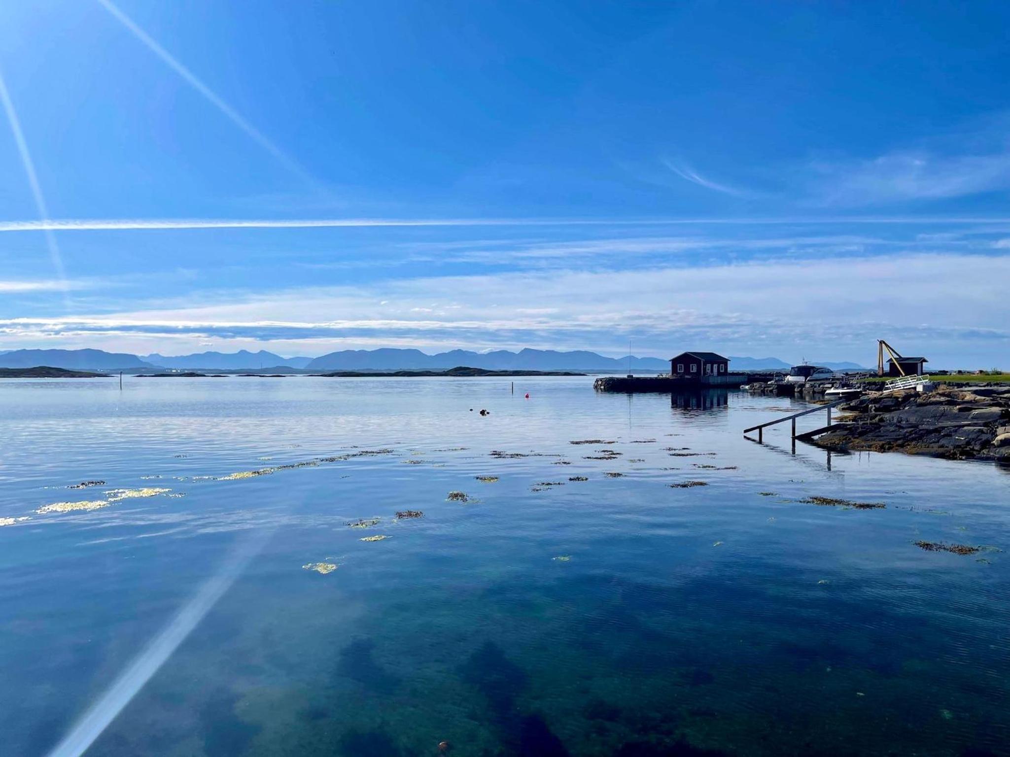 Waterfront Rorbu - By the Beach view 5