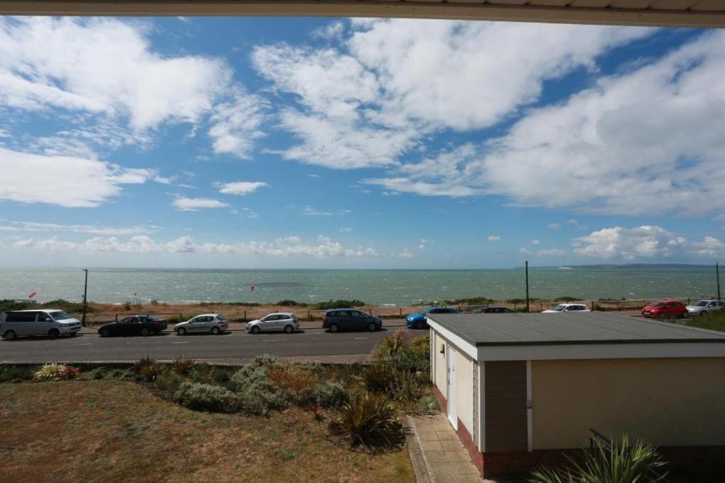 LATITUDE WEST by BOURNECOAST - An Impressive Holiday Apartment with FANTASTIC SEA VIEWS, a Balcony and Parking - FM6180 view 4