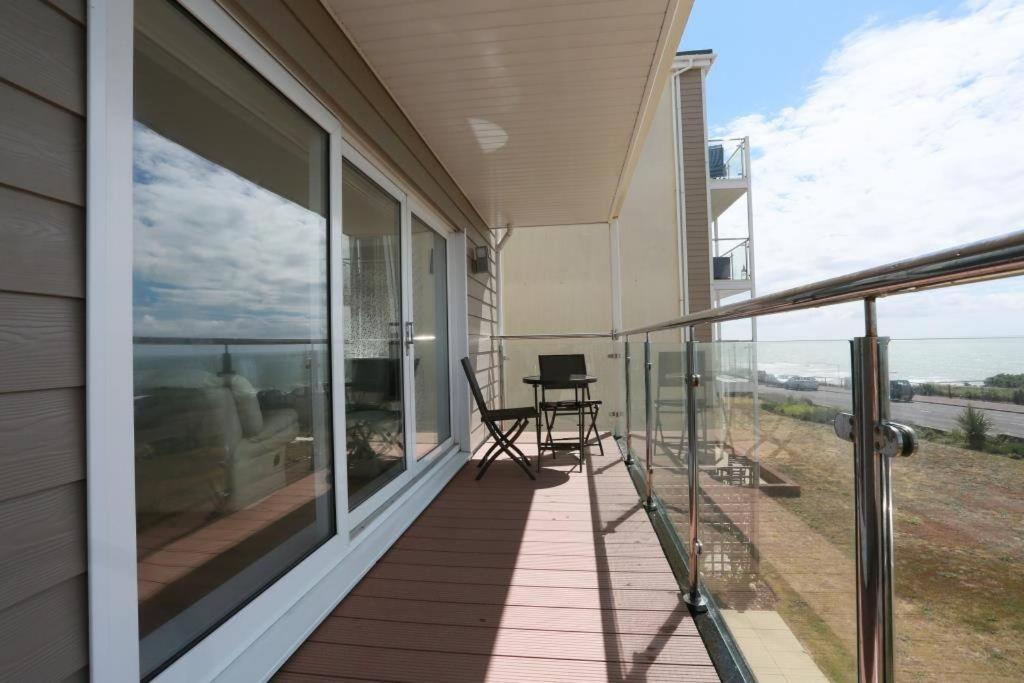 LATITUDE WEST by BOURNECOAST - An Impressive Holiday Apartment with FANTASTIC SEA VIEWS, a Balcony and Parking - FM6180 view 3