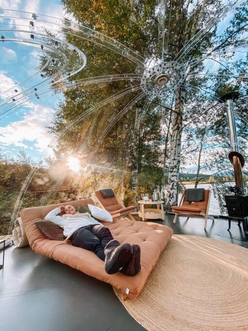 Specatular glass-igloo by the water! view 3