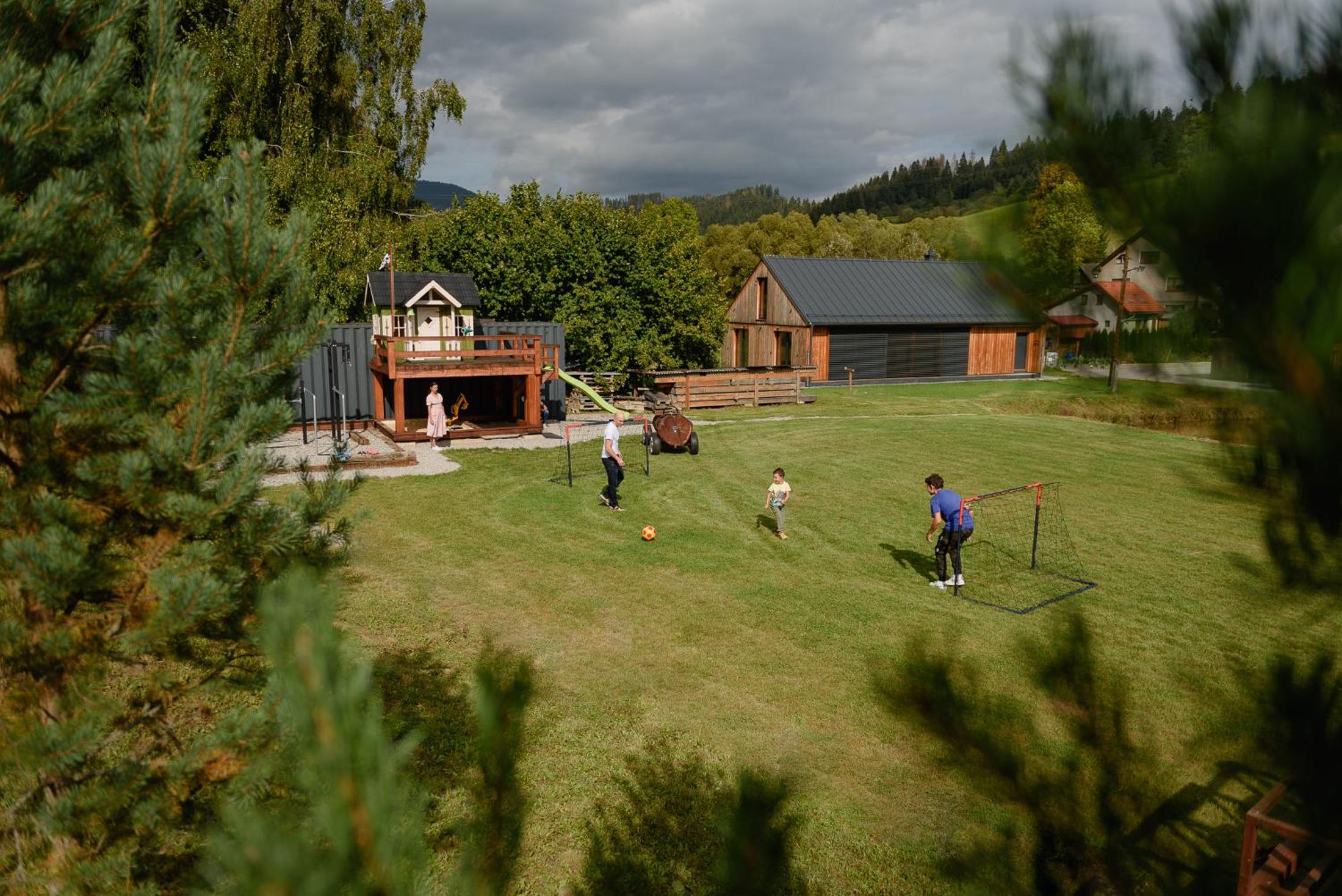 Dom pri jazere, Bešeňová view 5