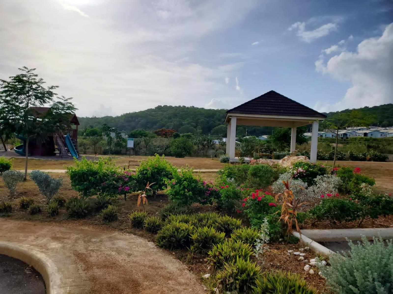 Tropical Rose Getaway view 5
