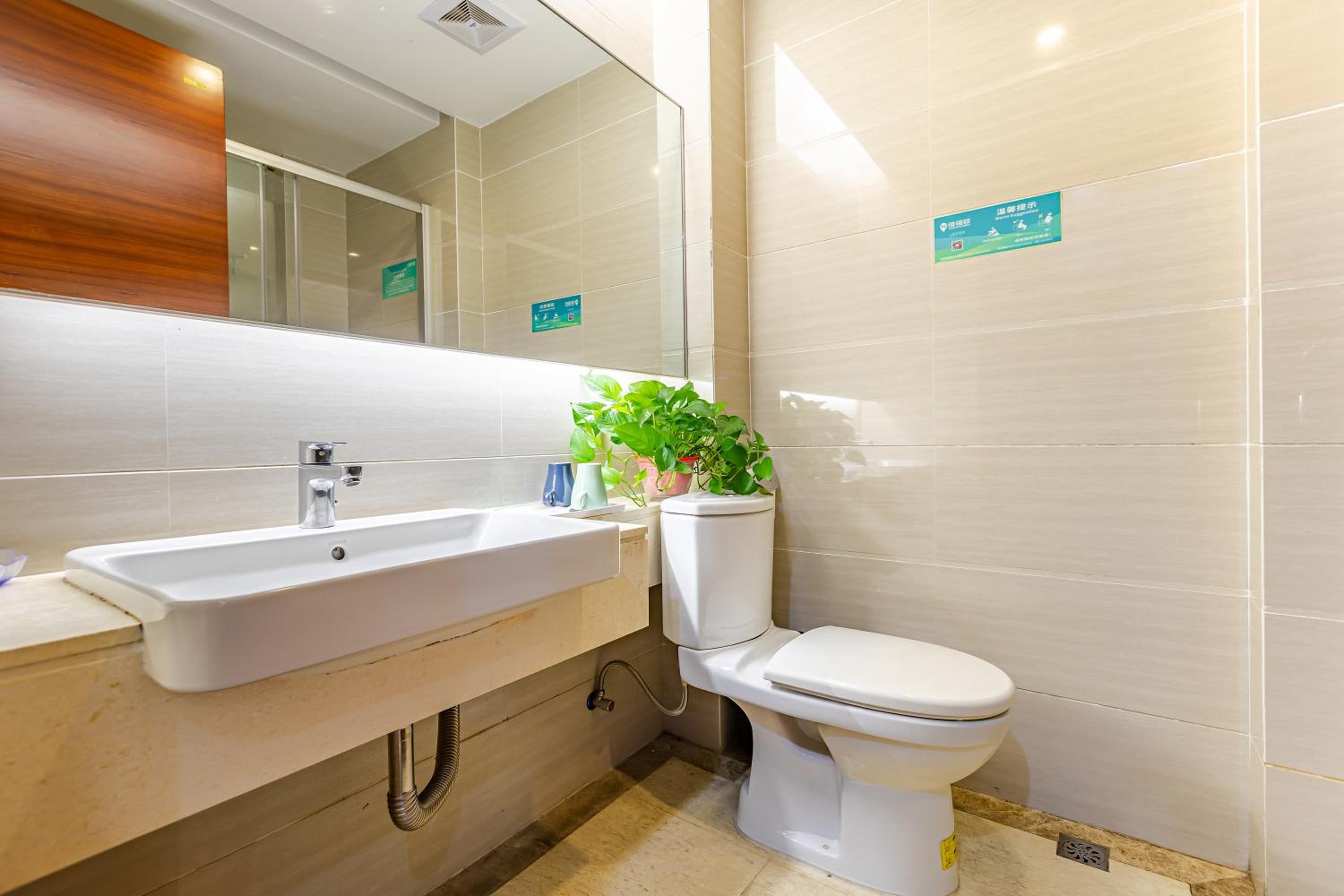 Waifiden Apartment Minjian Jinrong Building-Free Shuttle Bus to Canton Fair