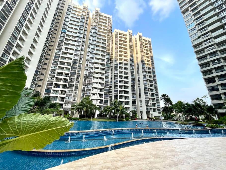 Leisure Poolview Near CIQ Johor Bahru 2B1B