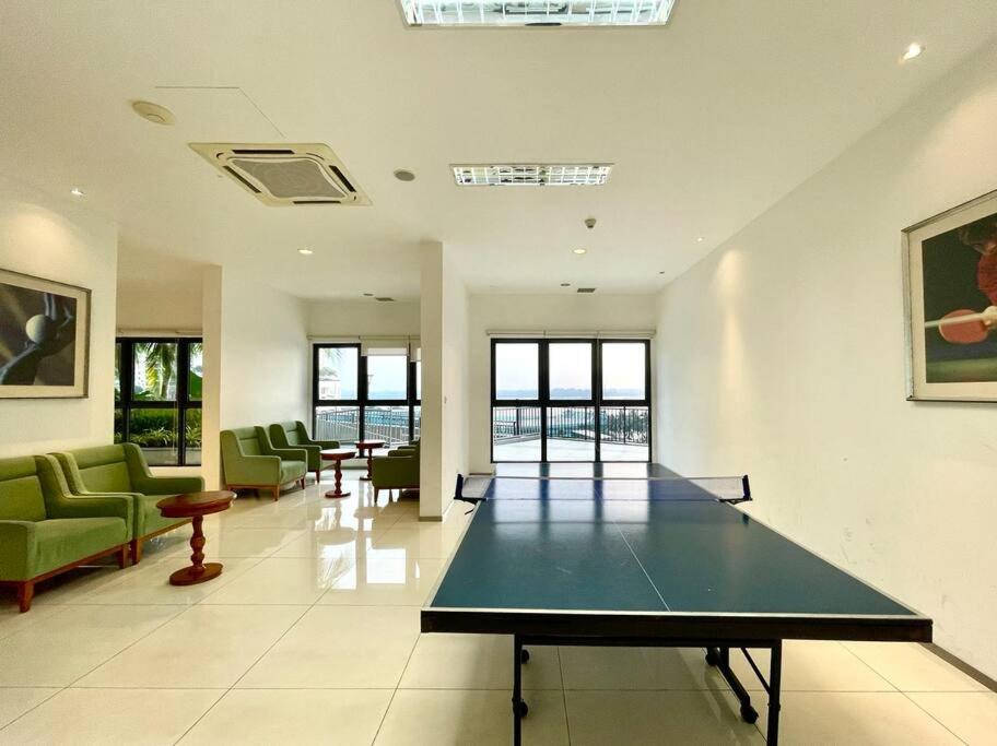 Leisure Poolview Near CIQ Johor Bahru 2B1B