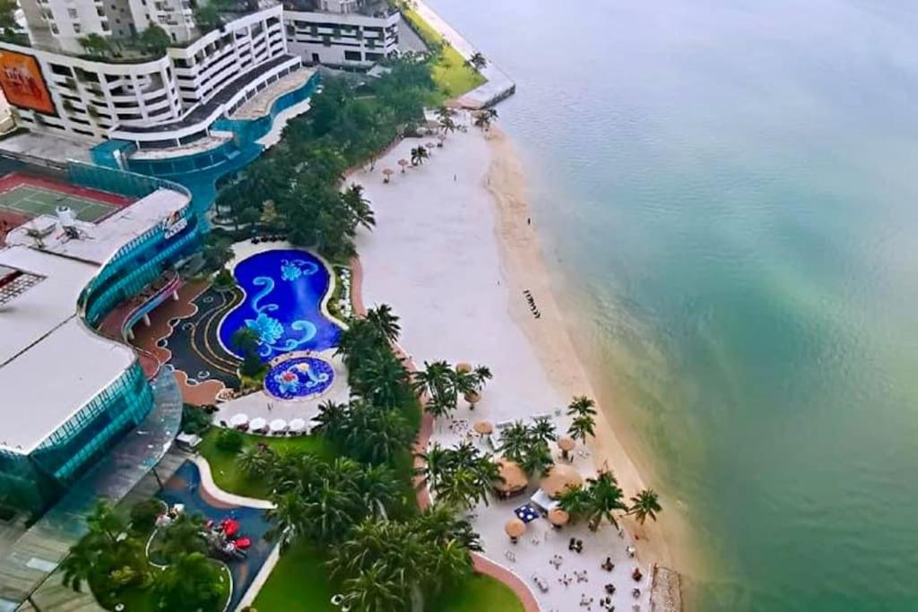 Leisure Poolview Near CIQ Johor Bahru 2B1B