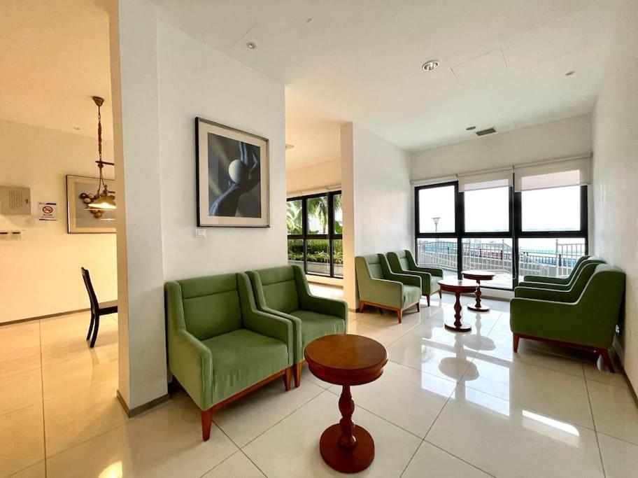 Leisure Poolview Near CIQ Johor Bahru 2B1B