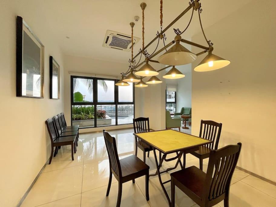 Leisure Poolview Near CIQ Johor Bahru 2B1B