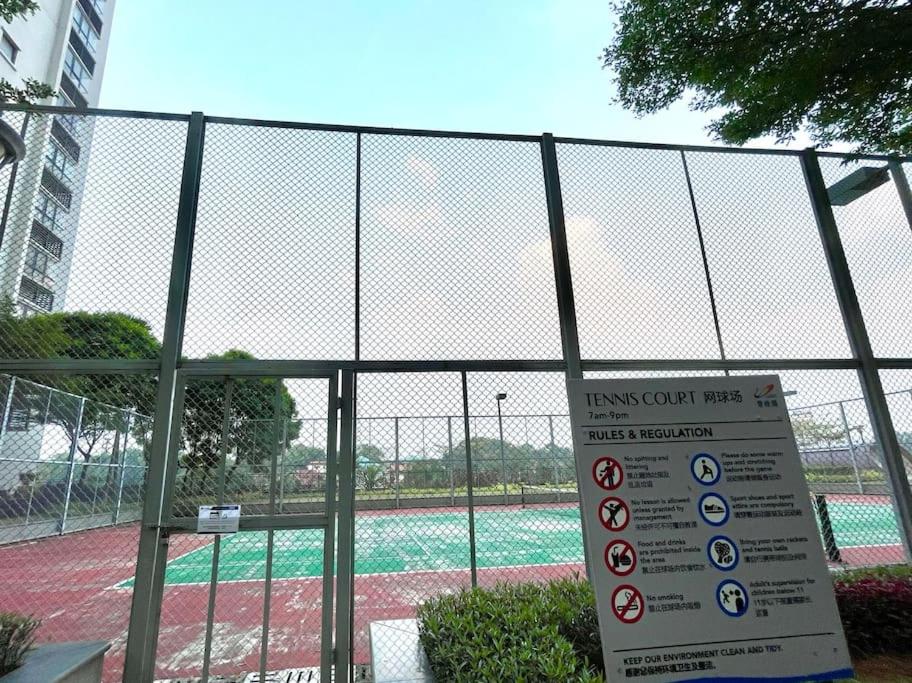 Leisure Poolview Near CIQ Johor Bahru 2B1B