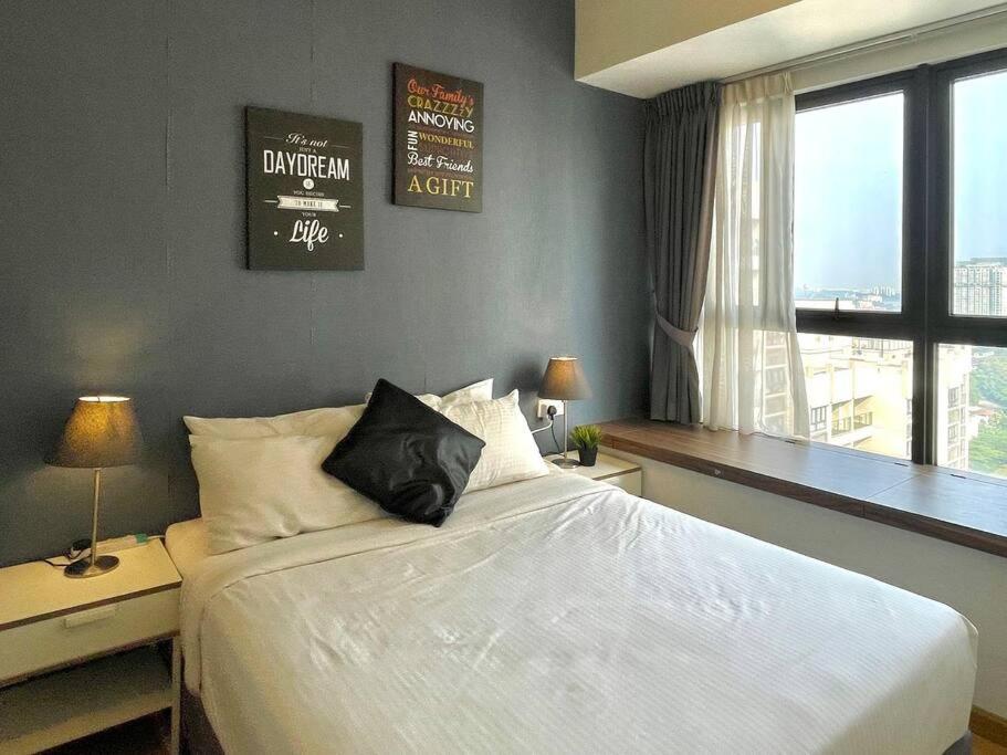 Leisure Poolview Near CIQ Johor Bahru 2B1B