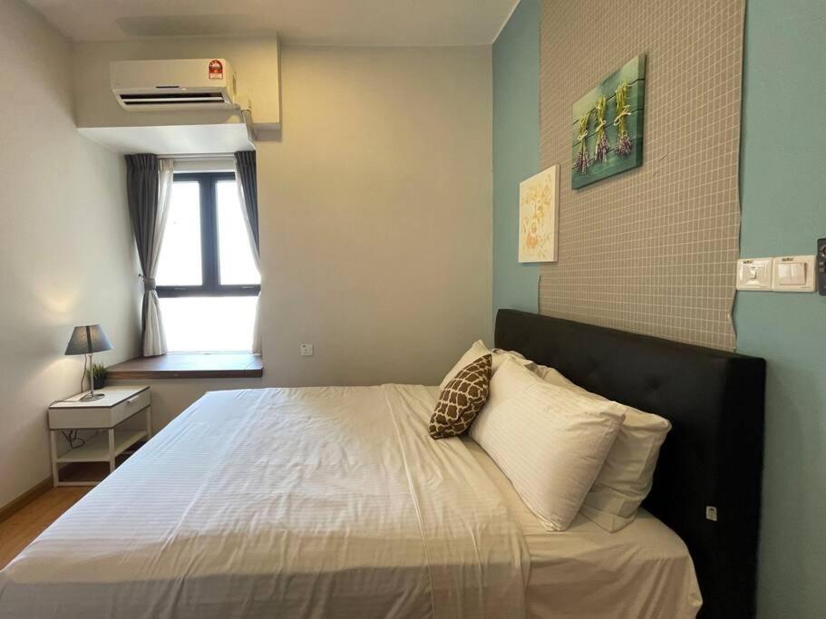 Leisure Poolview Near CIQ Johor Bahru 2B1B