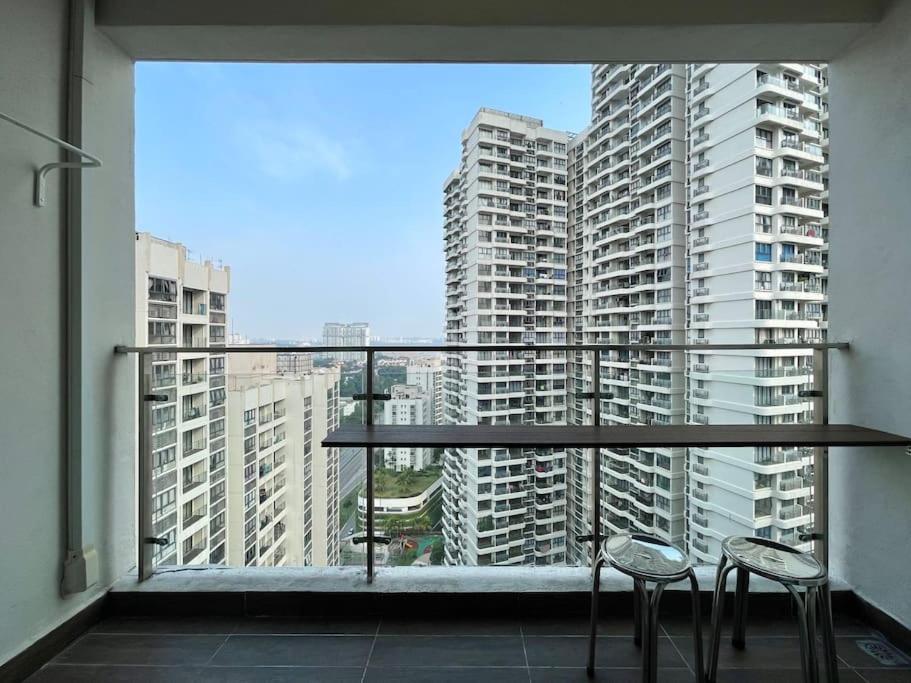 Leisure Poolview Near CIQ Johor Bahru 2B1B
