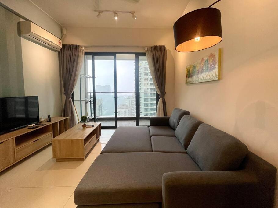 Leisure Poolview Near CIQ Johor Bahru 2B1B