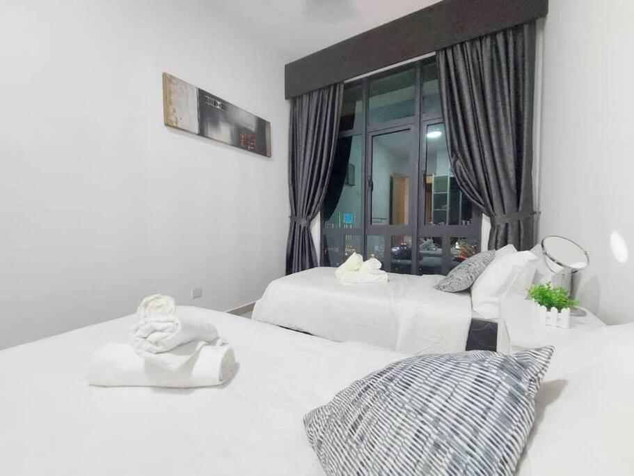 Legasi at Kampong Bahru with full KL view, 10min walk train station & KLCC