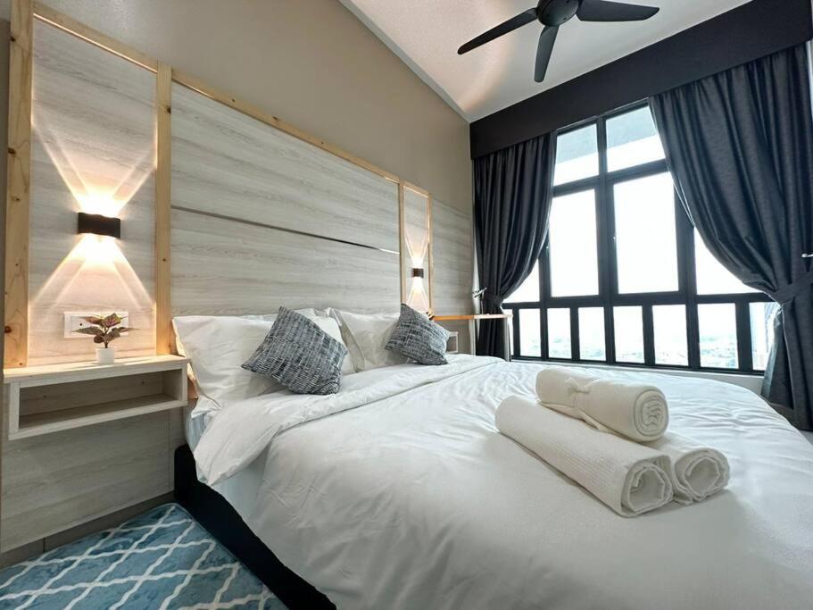 Legasi at Kampong Bahru with full KL view, 10min walk train station & KLCC