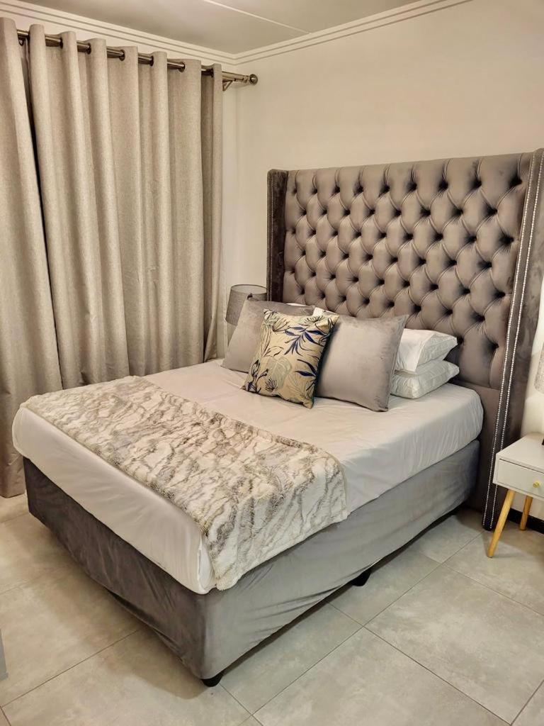 Medon Luxury Suites with power back up Bryanston Sandton