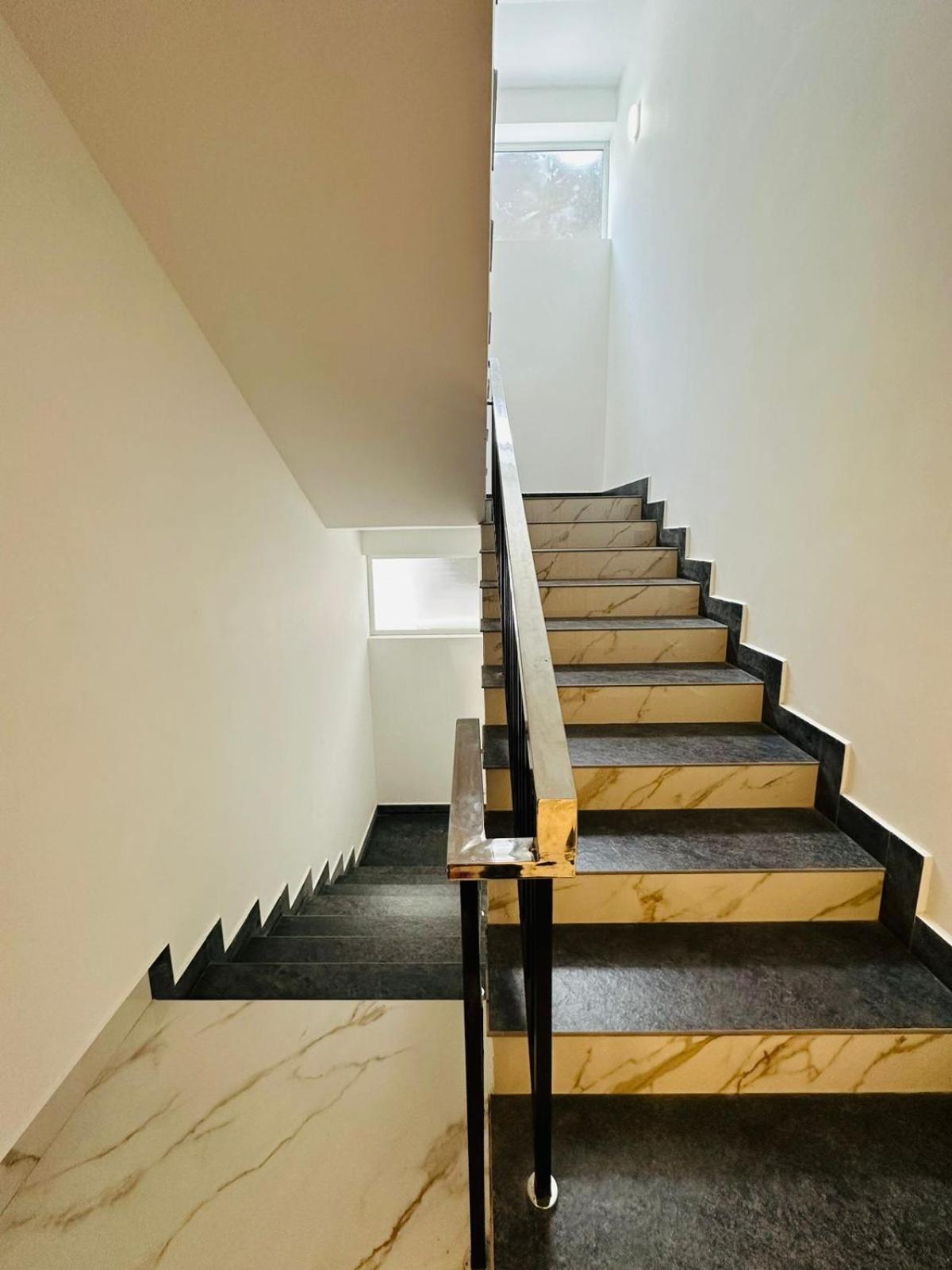 ASTROS APARTMENT