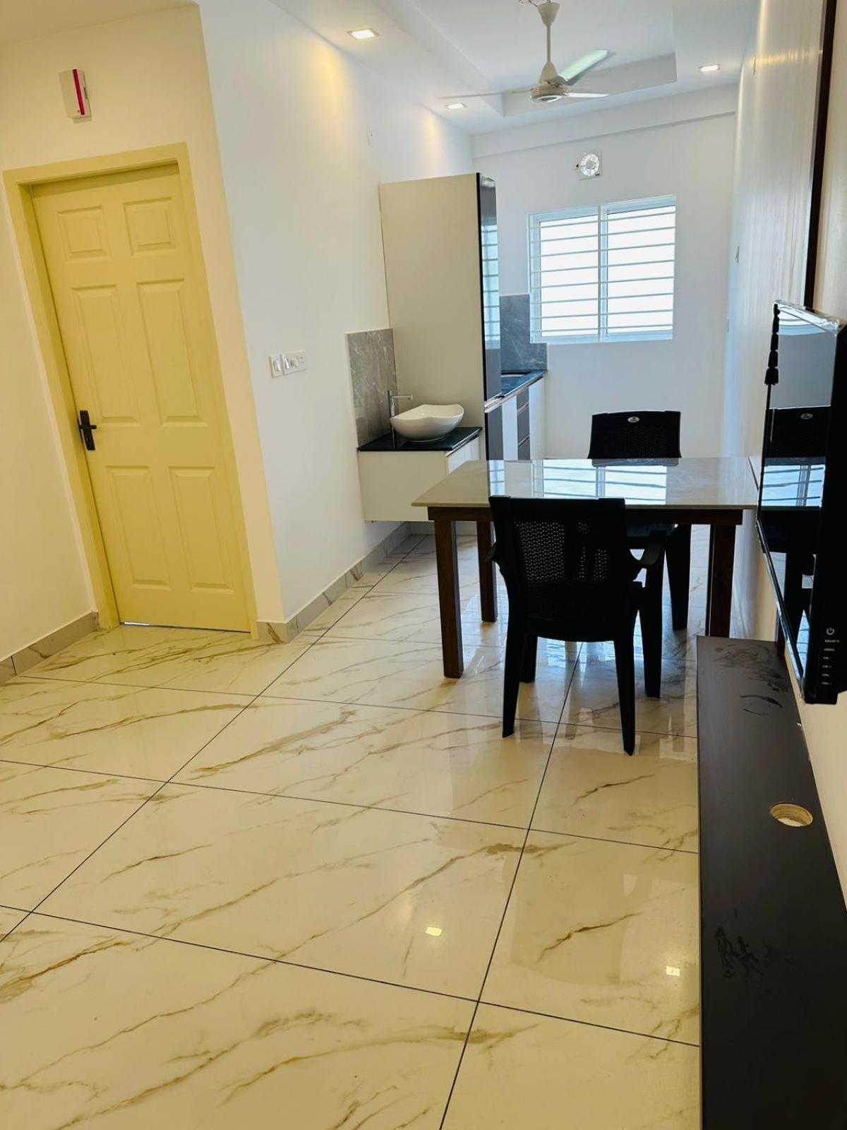 ASTROS APARTMENT