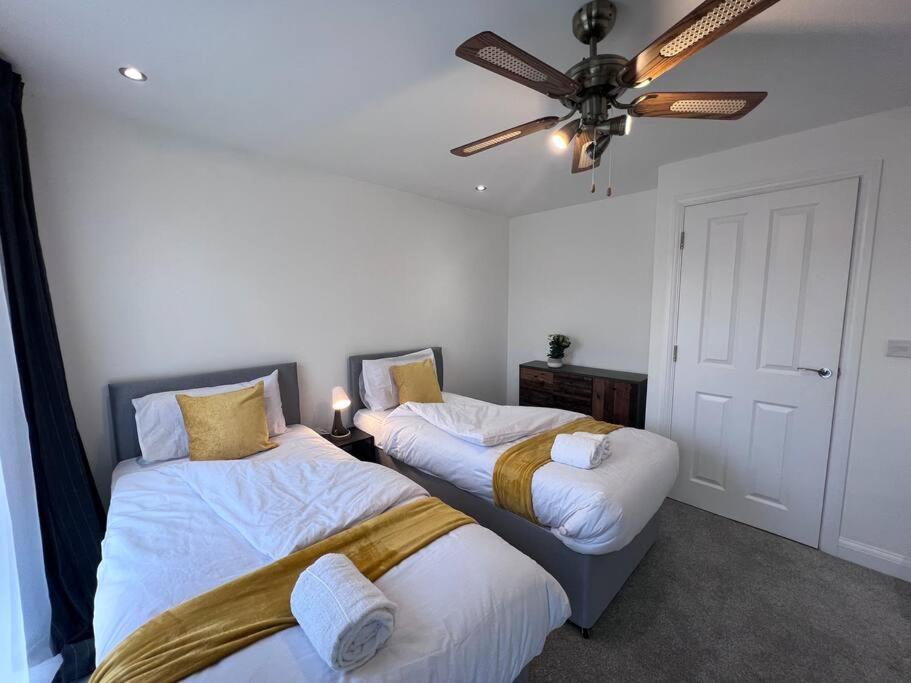 Luxury 10 Bed Palace w/ Parking view 2