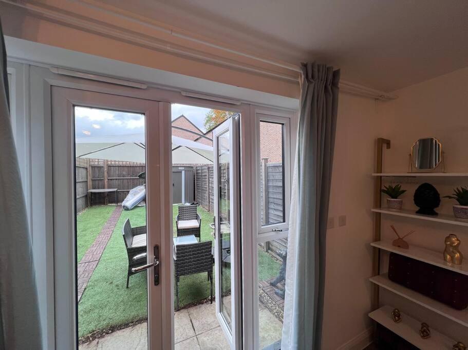 Luxury 10 Bed Palace w/ Parking view 3