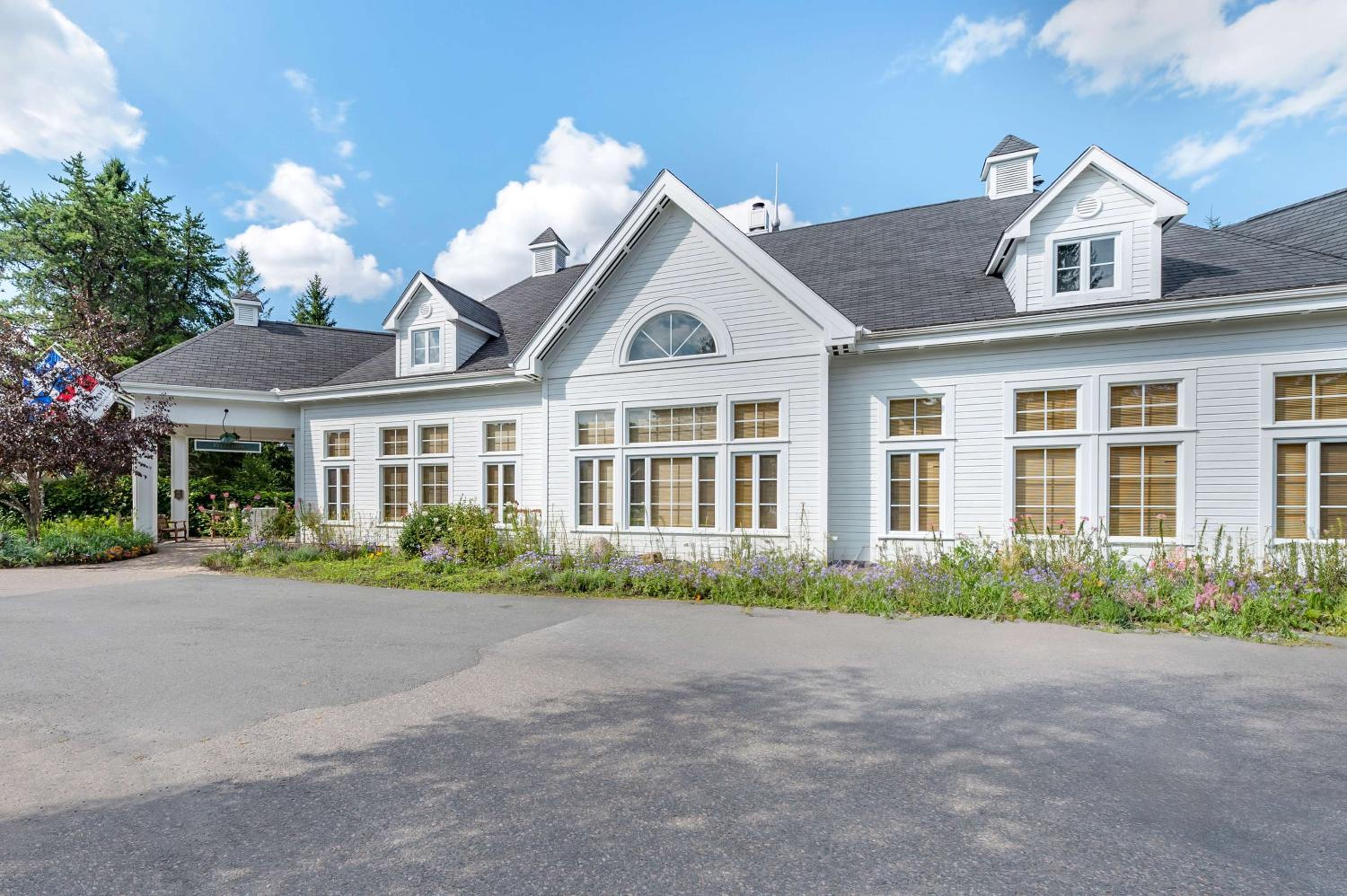 Hilton Grand Vacations Club Tremblant Canada - Image 3