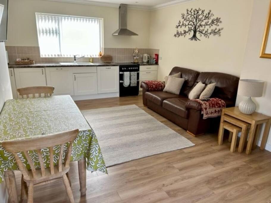 BOURNECOAST - Lovely Annex with Courtyard - FM8509 view 4