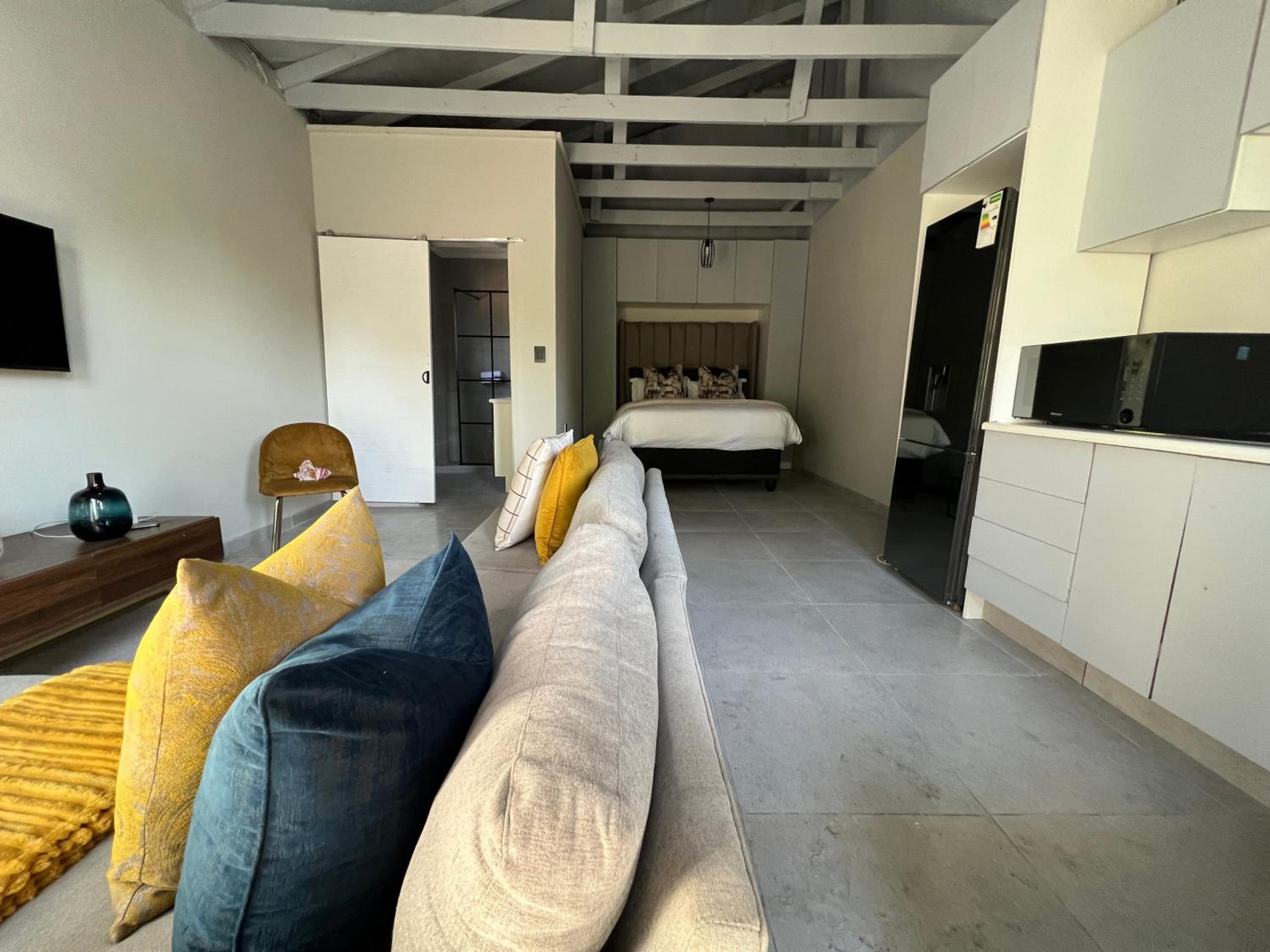 Cosy Nest 5 min to Sandton City 16