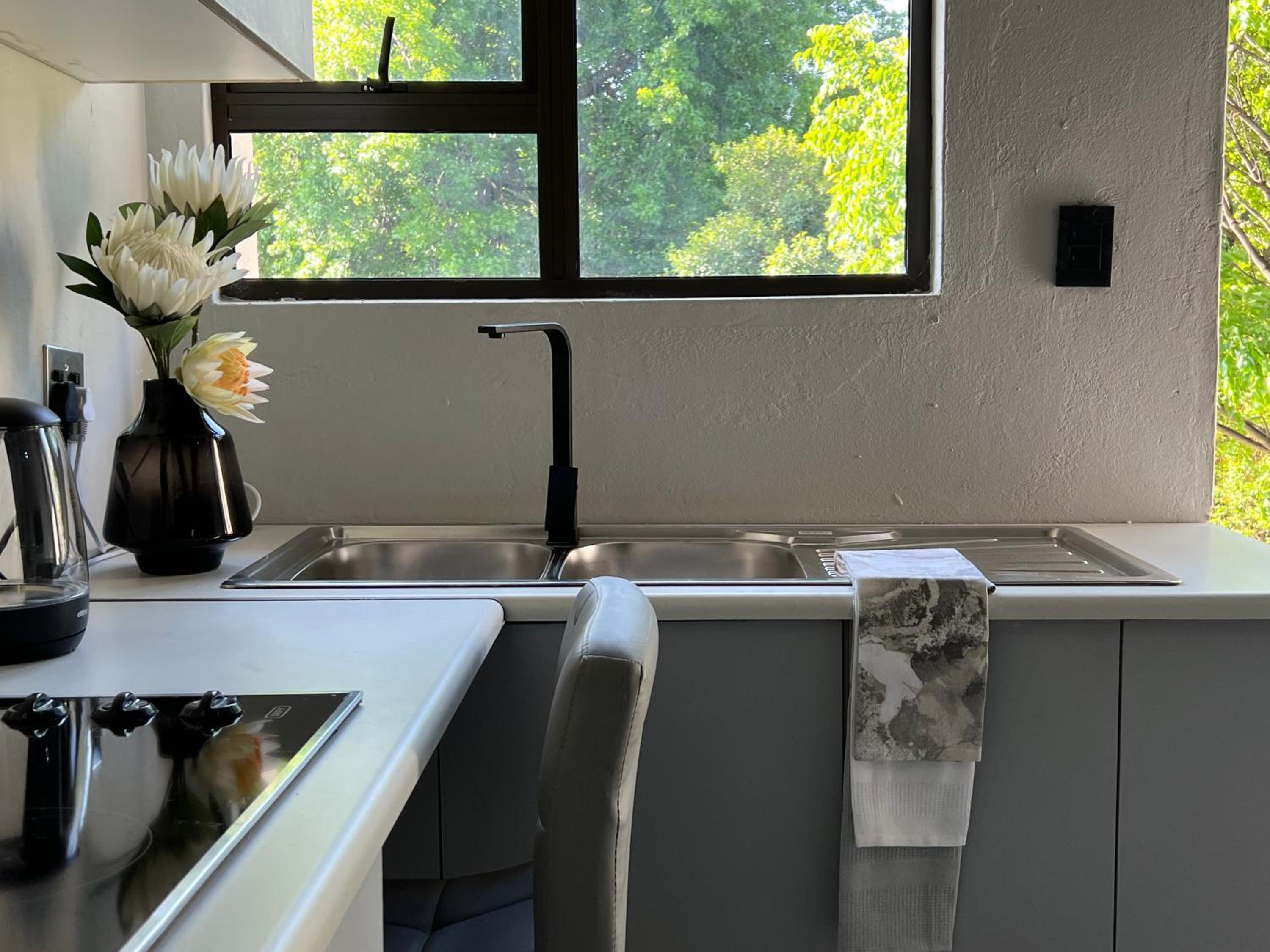 Cosy Nest 5 min to Sandton City 16