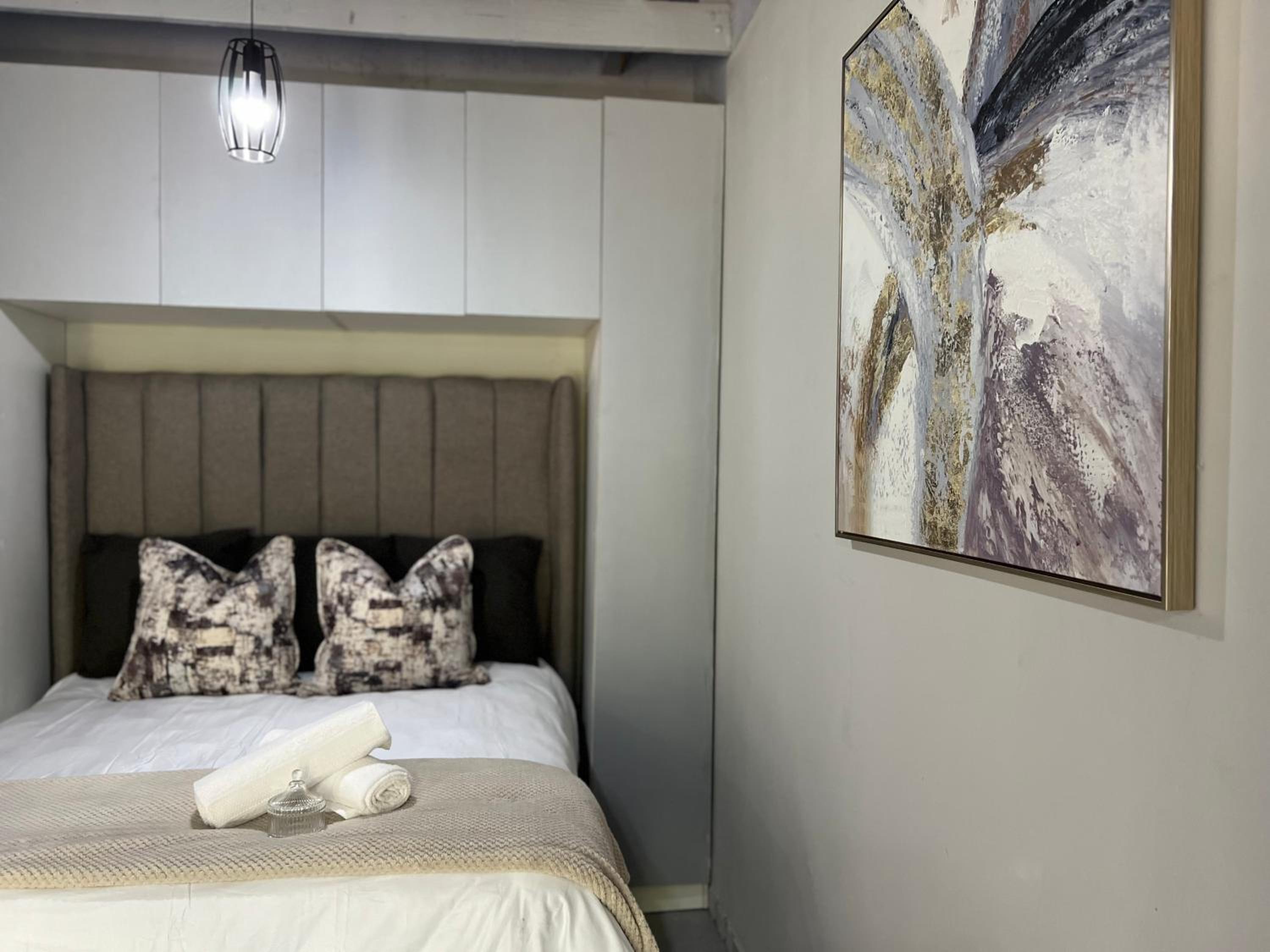 Cosy Nest 5 min to Sandton City 16