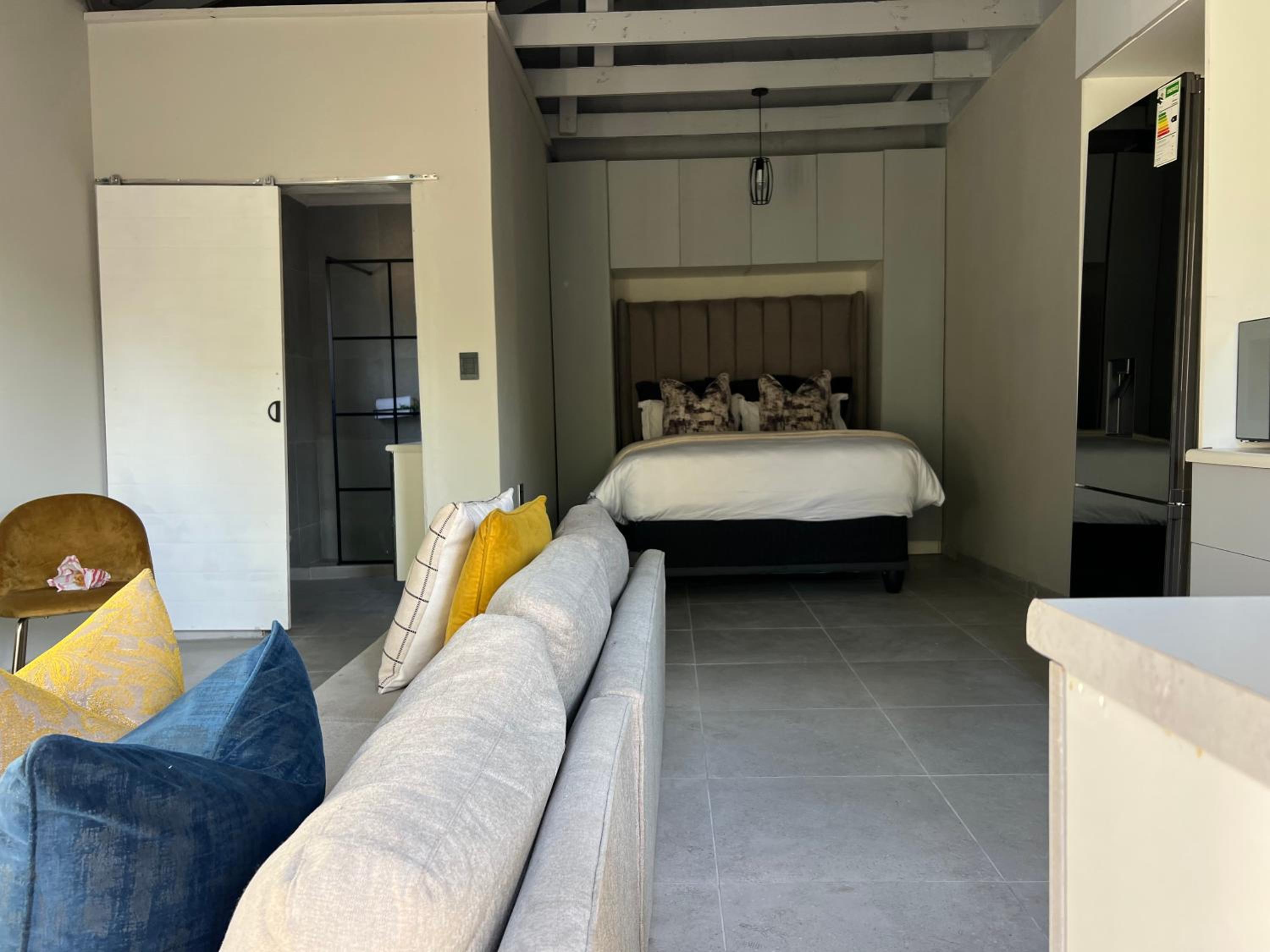 Cosy Nest 5 min to Sandton City 16