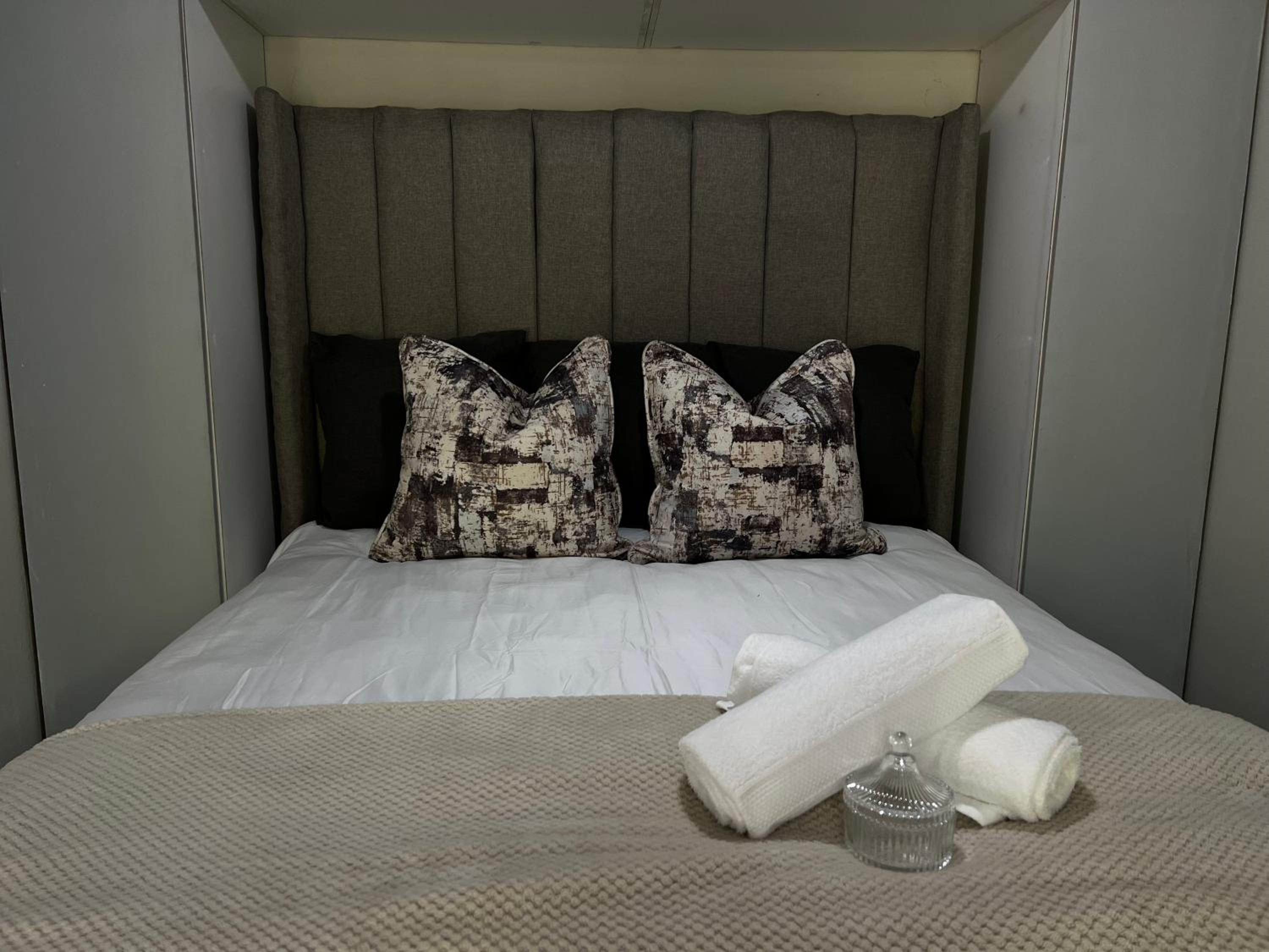 Cosy Nest 5 min to Sandton City 16