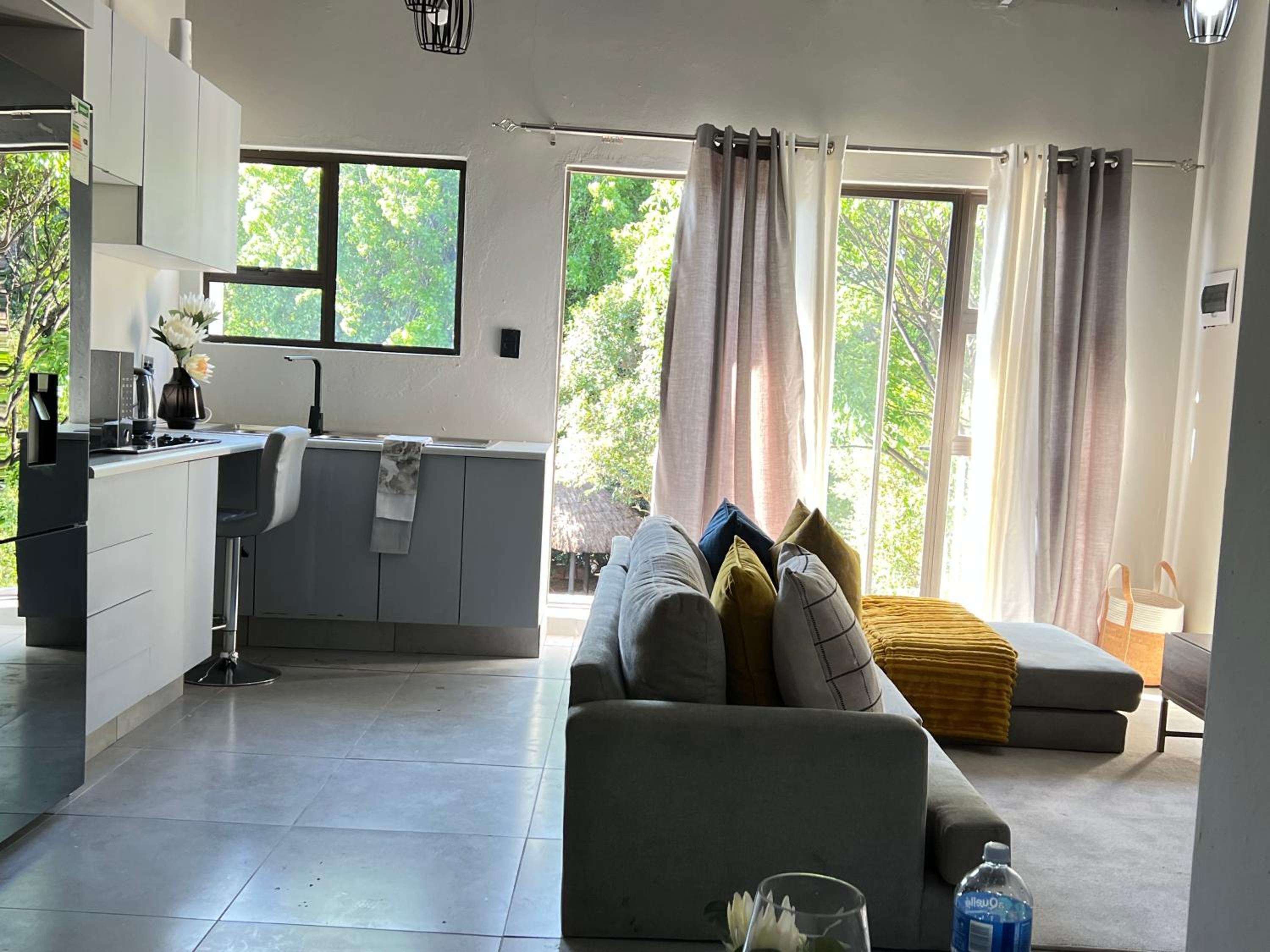 Cosy Nest 5 min to Sandton City 16