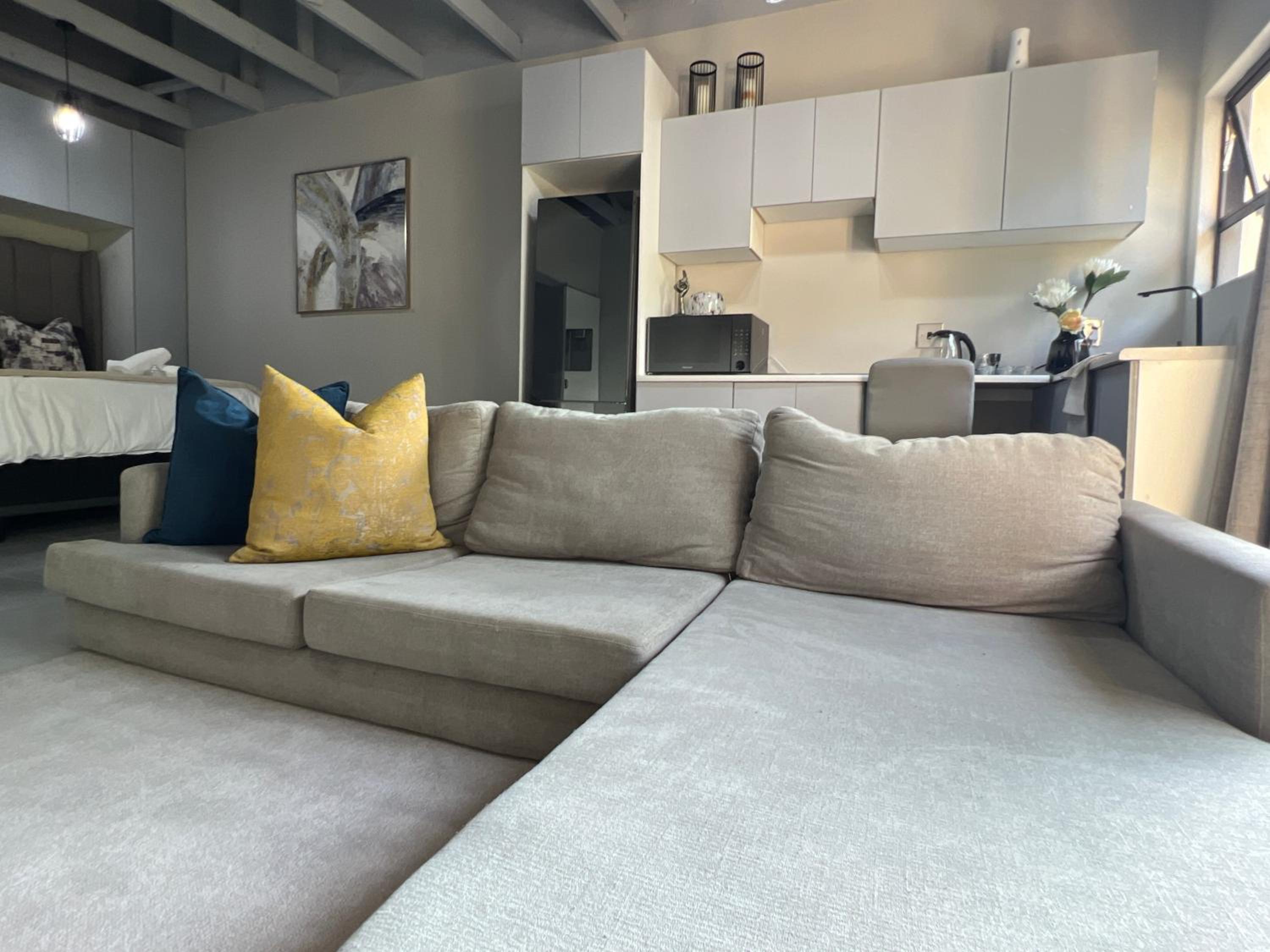 Cosy Nest 5 min to Sandton City 16