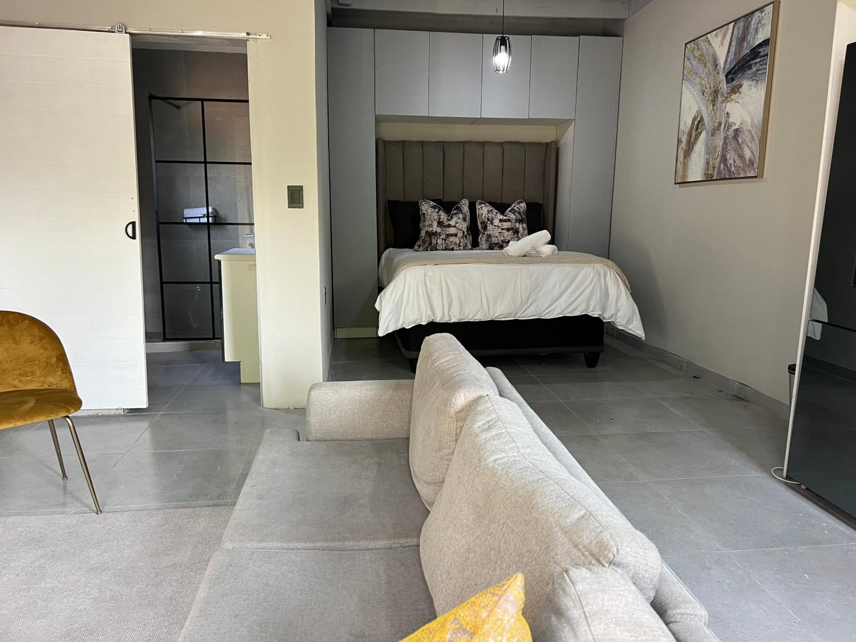 Cosy Nest 5 min to Sandton City 16