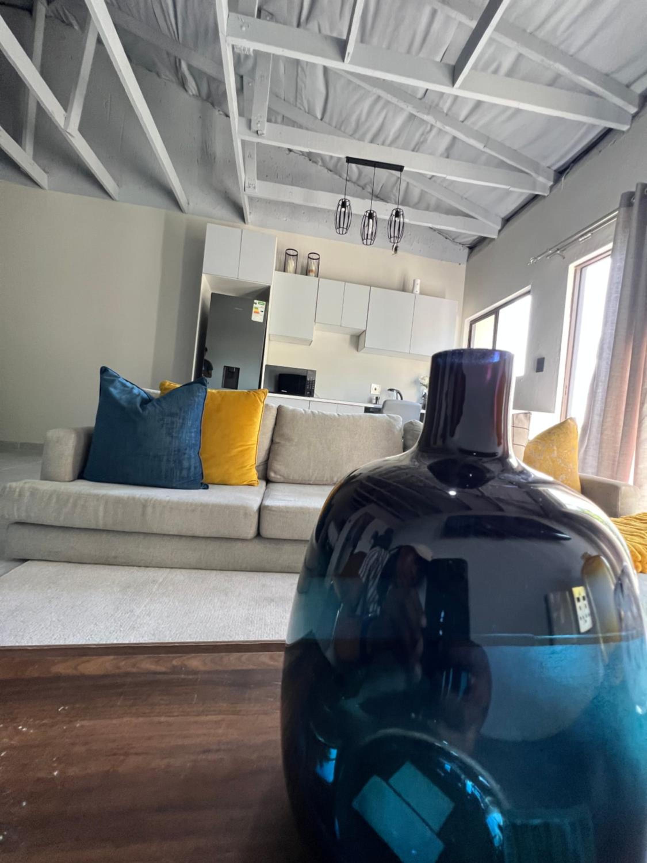 Cosy Nest 5 min to Sandton City 16