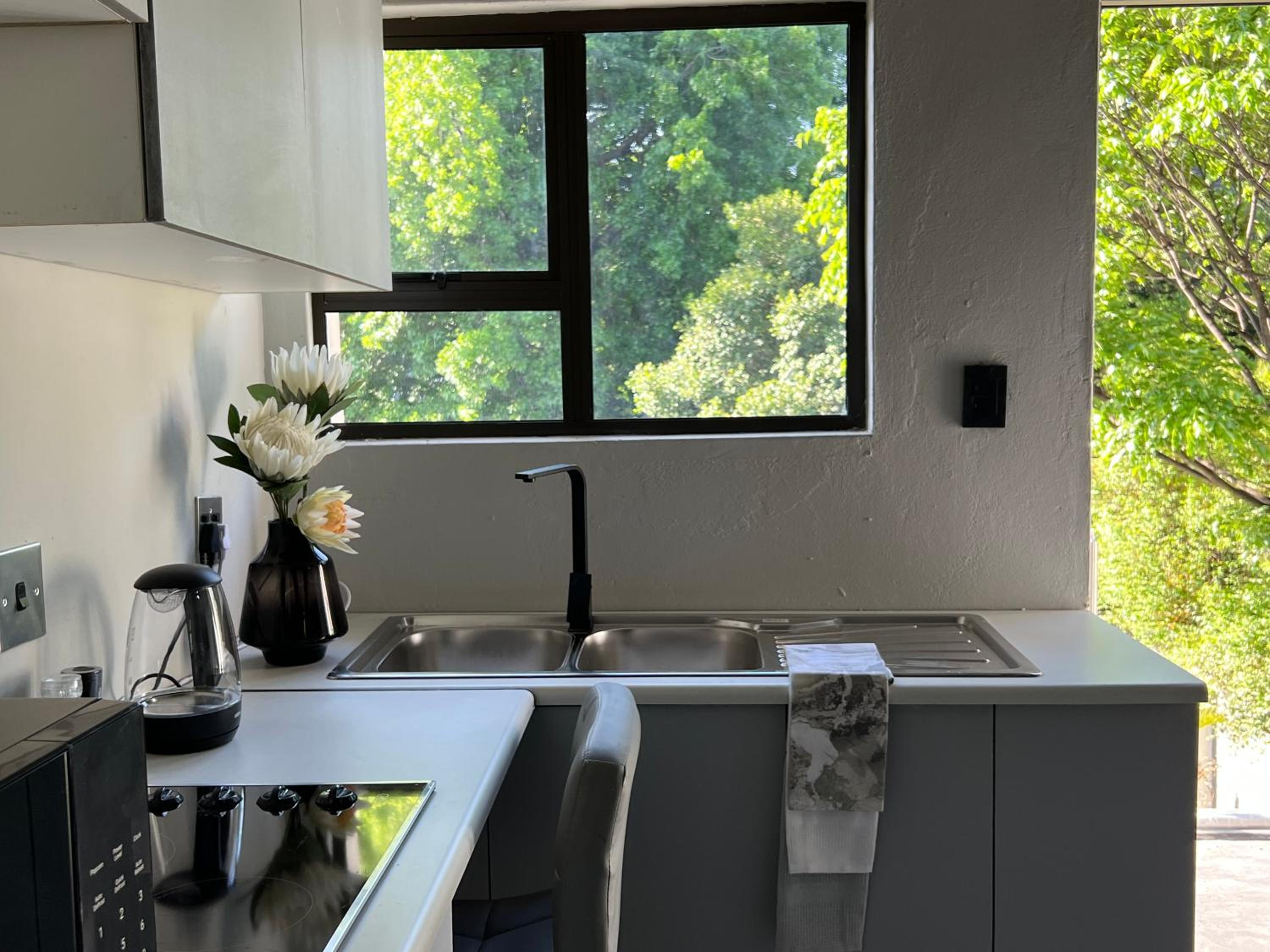 Cosy Nest 5 min to Sandton City 16
